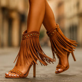 Stivali con tacco in suede con frange