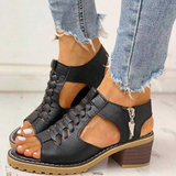 Sandali con tacchi alti eleganti