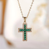 Collana con Pendente a Croce in Smeraldo Solene in Oro