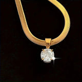 Collana con pendente in oro elegante con strass