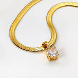 Collana con pendente in oro elegante con strass