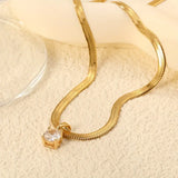 Collana con pendente in oro elegante con strass