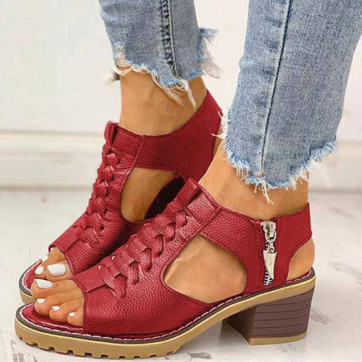 Sandali con tacchi alti eleganti