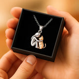Collana con Ciondolo a Forma di Abbraccio di Gatto