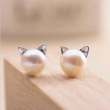 Orecchini a perno a forma di gatto in argento con perla