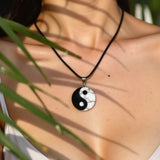 Pendente "Yin-Yang" in Howlite e Ossidiana Nera