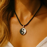 Pendente "Yin-Yang" in Howlite e Ossidiana Nera