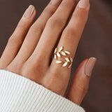 Pure - Anello Foglia in Opale Bianco Elegante
