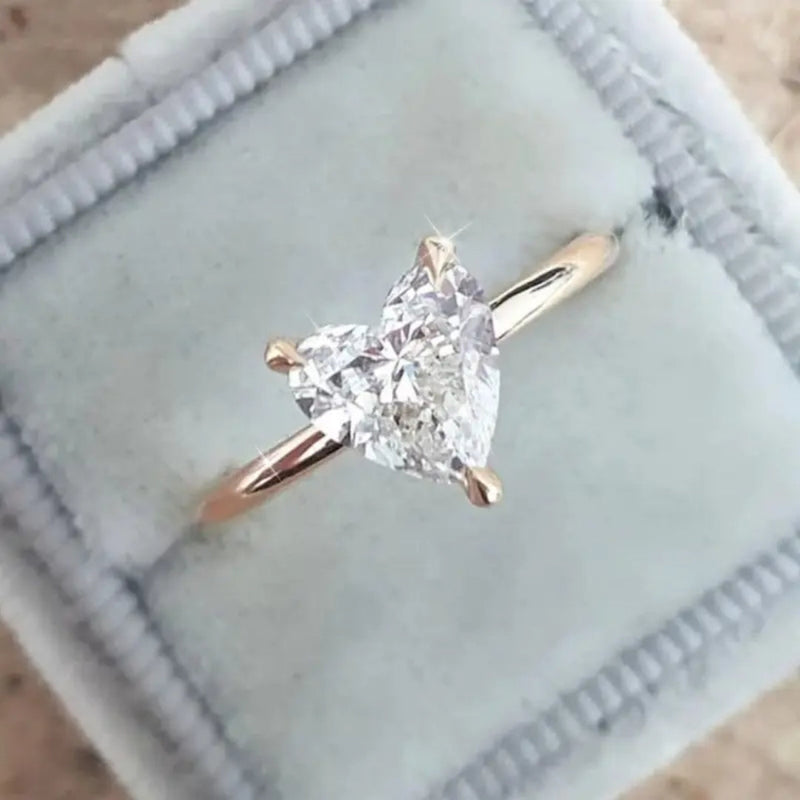 Anello Sottile con Cuore di Zirconio