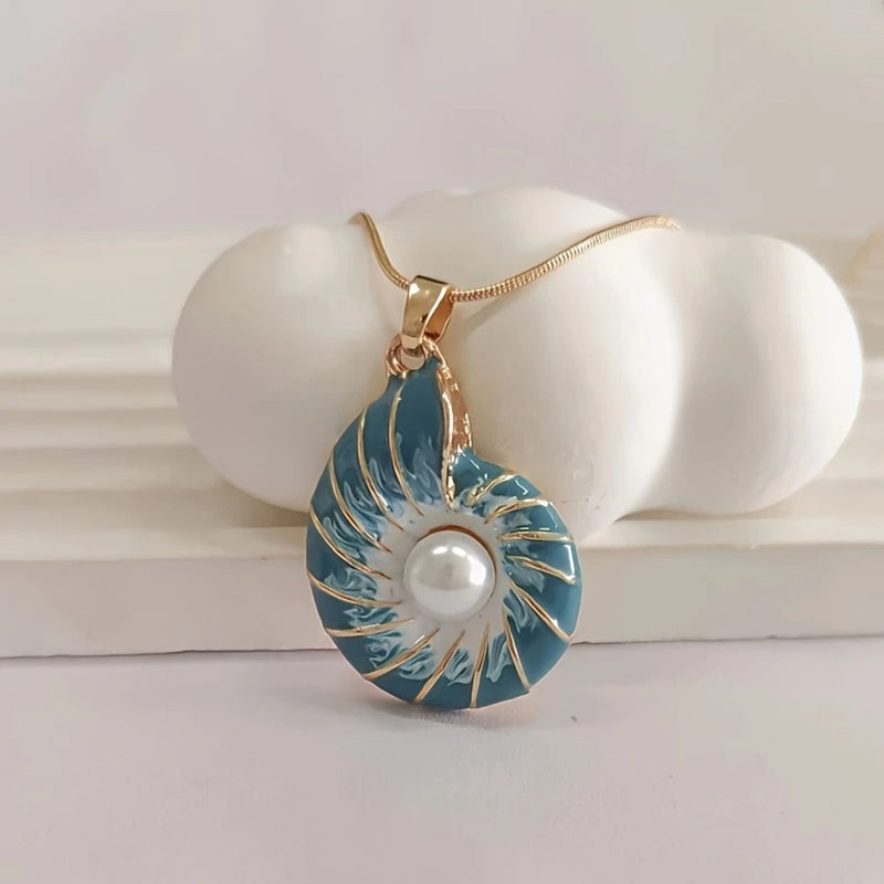 Collana in conchiglia blu perla