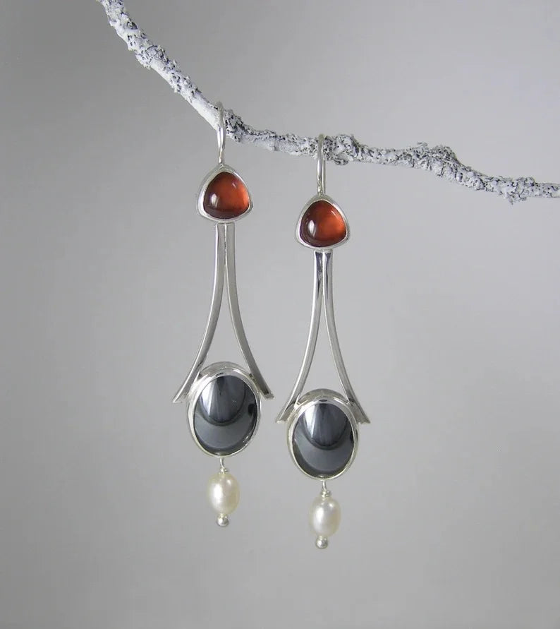 Orecchini a goccia in perle con triangolo in argento