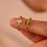 Anello d'Oro Delicato Regolabile con Gemma Colorata