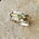 Anello in Argento Martellato con Oro e Peridoto
