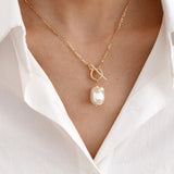 Collana Elegante con Perla Dorata