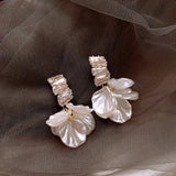 Orecchini in Petali d'Oro Squisiti in Bianco