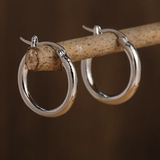 Orecchini a cerchio classici in argento lucido
