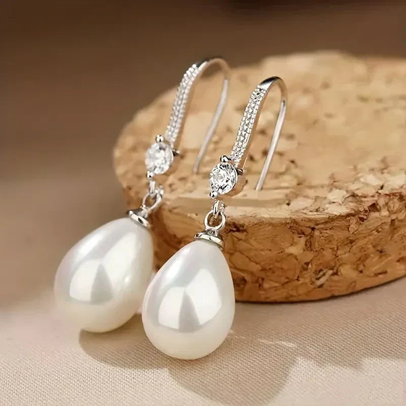 Orecchini Pendenti con Perle Brillanti