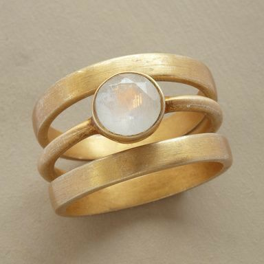 Anello Vintage in Oro con Pietra Luna Incastonata
