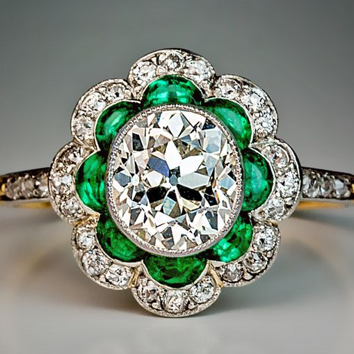 Anello Vintage con Cristallo di Smeraldo