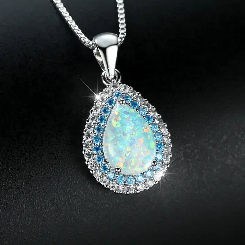 Collana a Goccia di Opale Blu Elegante e Brillante