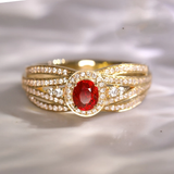 Anello Dorato a Strati con Brillante Rosso