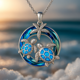 Collana con Tartaruga, Cerchio e Opale sulla Palma