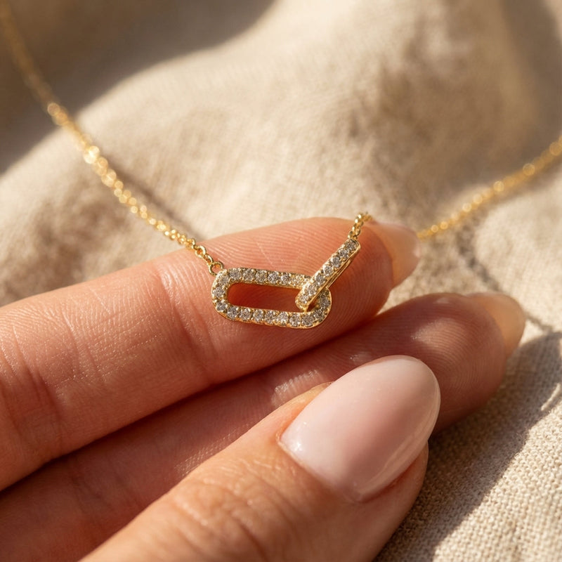 Pendente a Doppio Nodo Ovale con Diamante