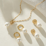 Collana Elegante con Perla Dorata