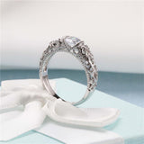 Anello Elegante in Argento e Zirconia